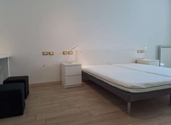 RAGAZZO CEDE 1 POSTO LETTO IN CAMERA DOPPIA CONDIVISA CON UN RAGAZZO 1 - pt3